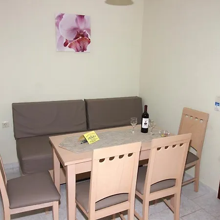 Angela Apartman